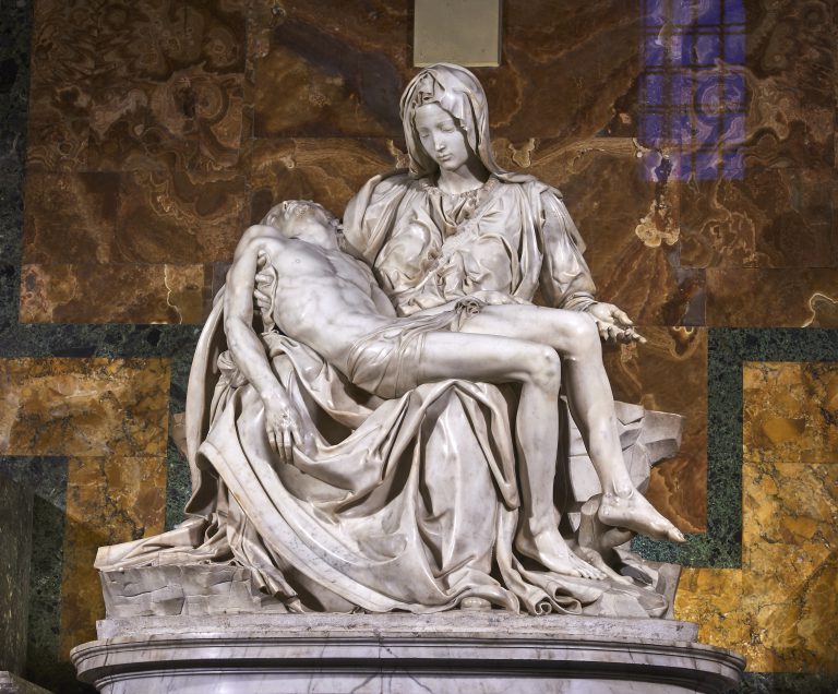 La Pietà di Michelangelo, il tocco leggero dell’anima